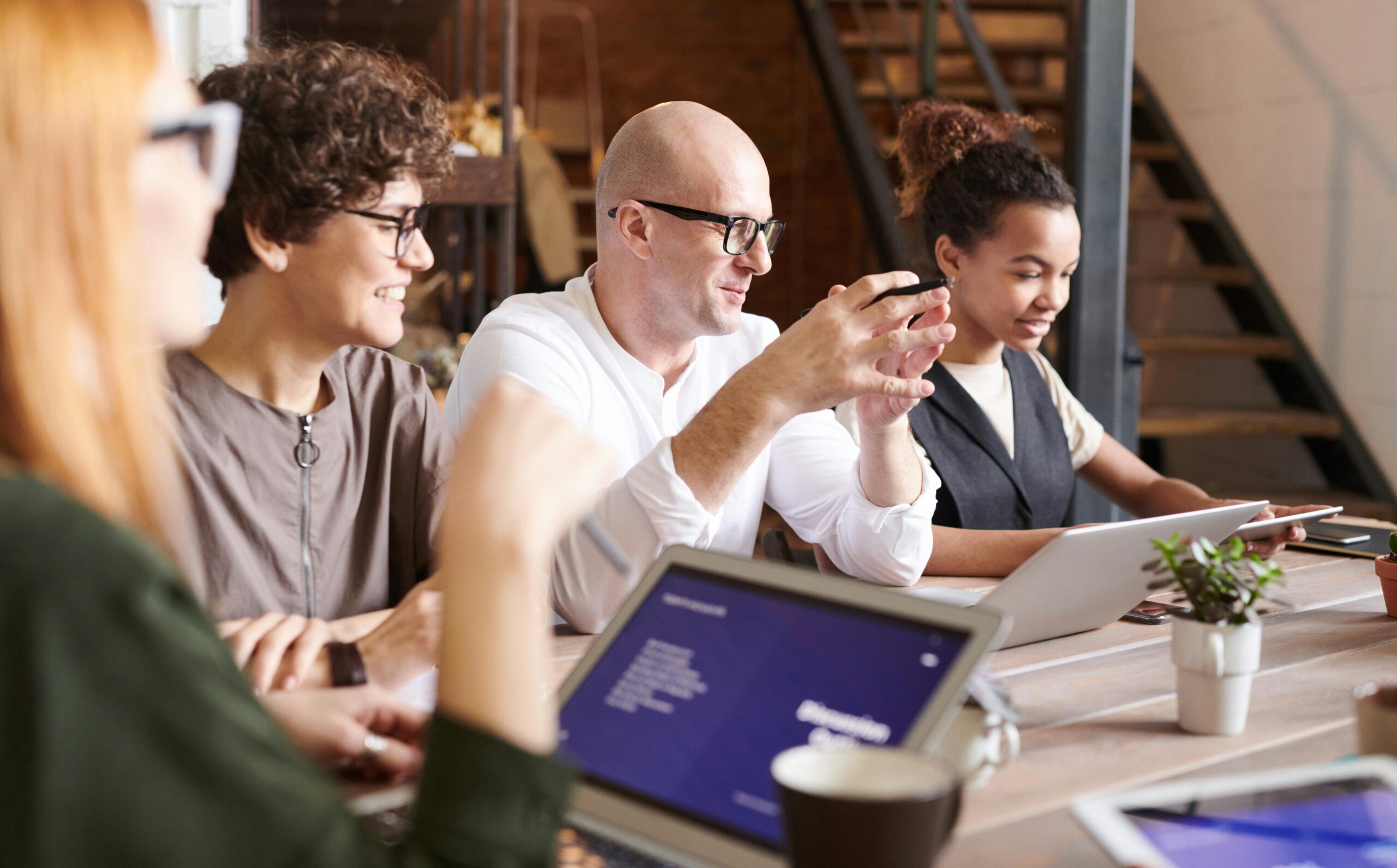 Foto: Pexels/Fauxels Personen an einem Meetingtisch